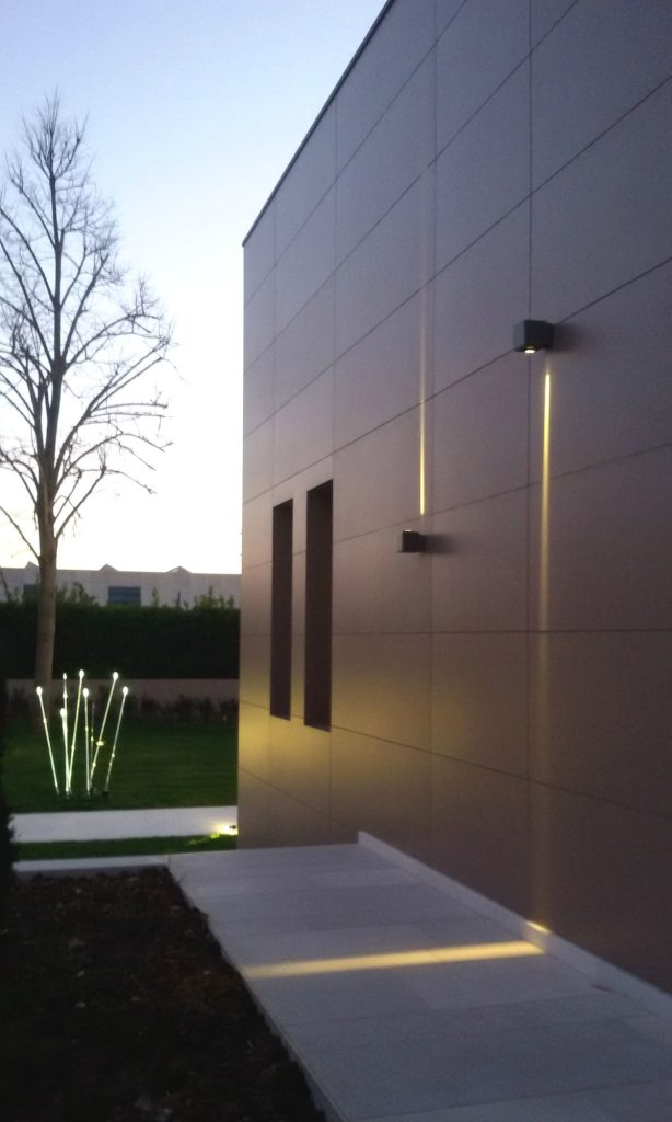نورپردازی نمای ساختمان ساده و شیک